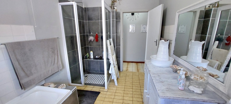 5 Bedroom Property for Sale in Sunrise On Sea Eastern Cape